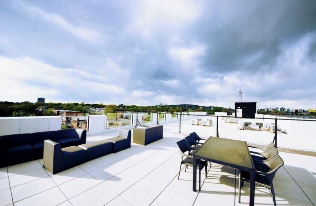 Bright *private terrace*gym* 1bedroom* parking