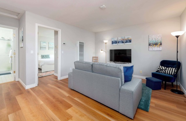 Bright, Quiet, Comfy 1BR Cottage in Mountain View