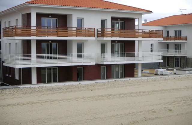 Bright Standing apartment close to the ocean, partial ocean view