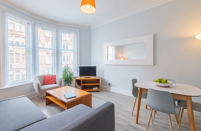 Bright stylish flat in Queen’s Park