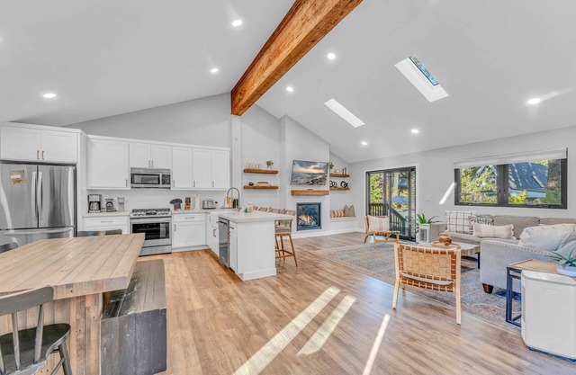 Bright Tahoe Home w/Private Backyard, Near Beach