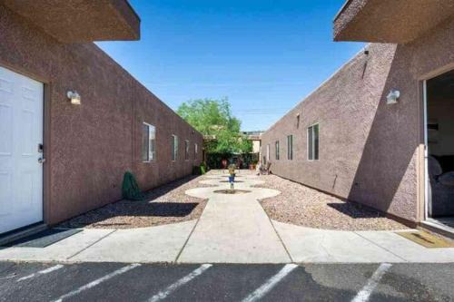 Bright Tucson Retreat - Modern, Cozy, Near U of A