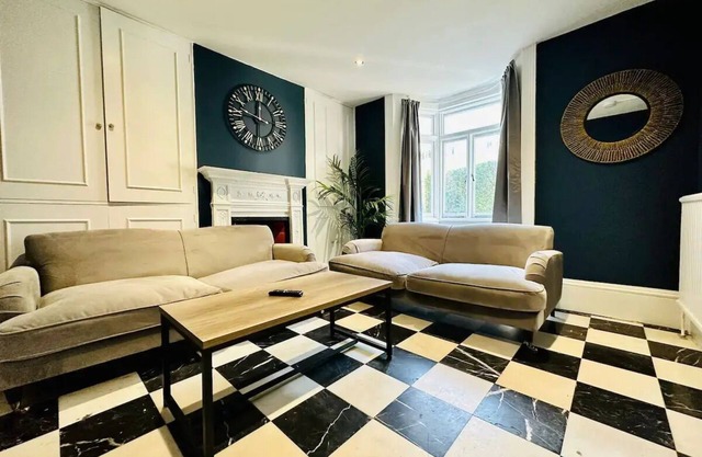 Brighton City Centre Seafront 5 Bedroom Flat BN1115Upp