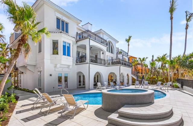 Bring the Family! Beachfront Estate, Private Pool+Spa, 9 Bedrooms, Sleeps 30