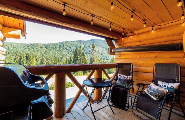 Bring the whole family! Pet Friendly. 10 minute walk to the lifts.