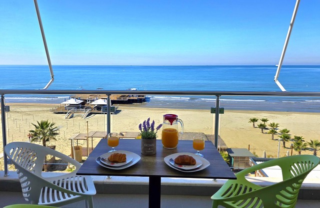 Brisa del Mar Beachfront Apartment 115