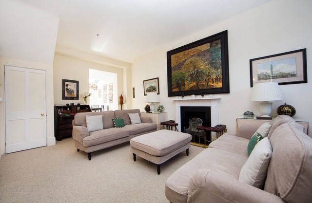BRITANNIA ROAD, FULHAM - traditional 3 bed, 3 bath period flat with roof terrace