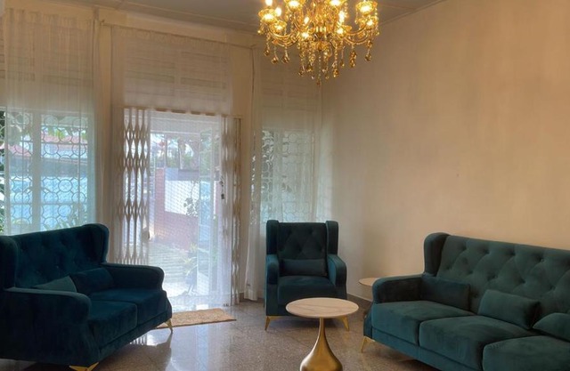 British Granny's Cottage in Georgetown