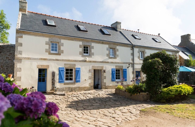 Brittany, by the sea! Farm building, Swimming pool,