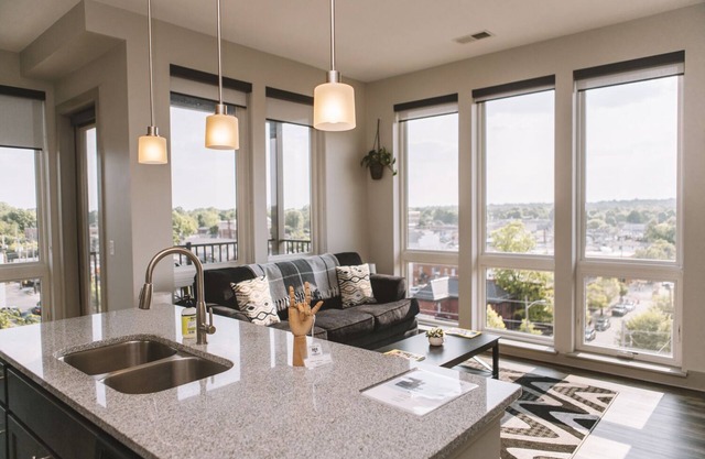Broad Ripple 1BR w/Free Parking and Stunning View