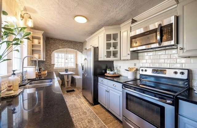 Broad Ripple Vintage Charm: Modern & Cozy Home