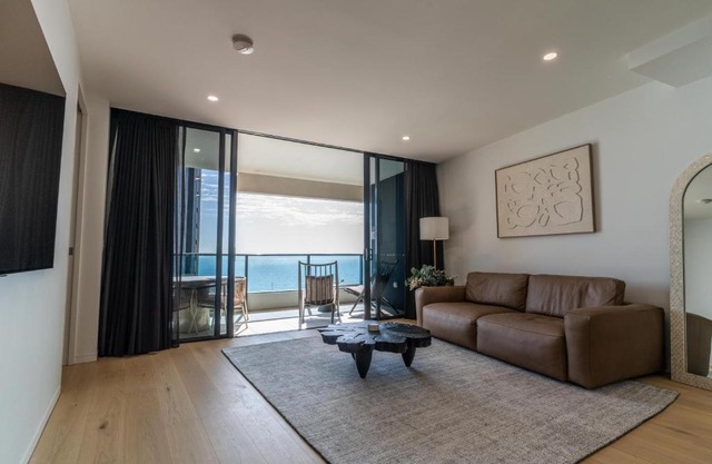 Broadbeach Luxury Ocean View Apartment - Oracle Tower 1 - 1Bed 1Study 1Bath 1Car