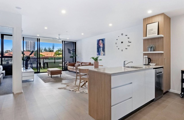 Broadbeach - Modern 2 Bedroom Apartment at Synergy - CoastHM