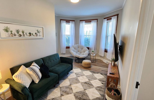 Broadway Oasis Perfect 1 bedroom Wi-Fi W/D SmartTV