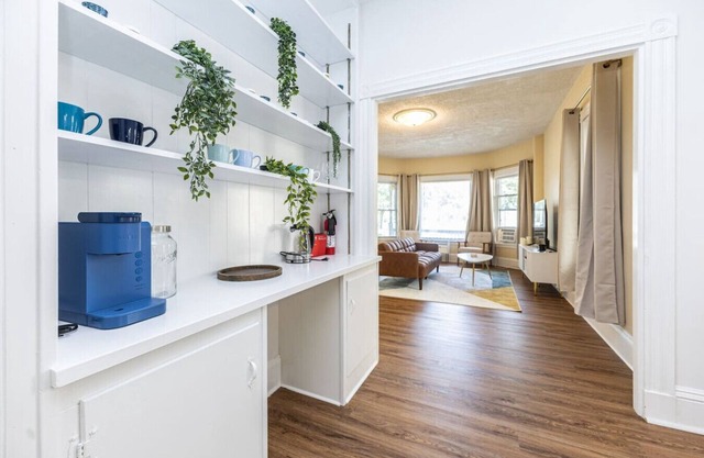 Broadway Vibes Only 1BR 2 Beds Best Location