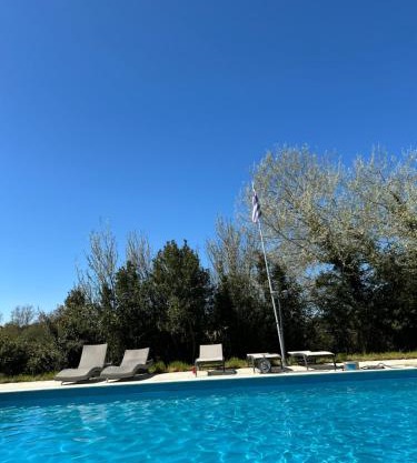 Broceliande la grande maison avec sa grande piscine pool