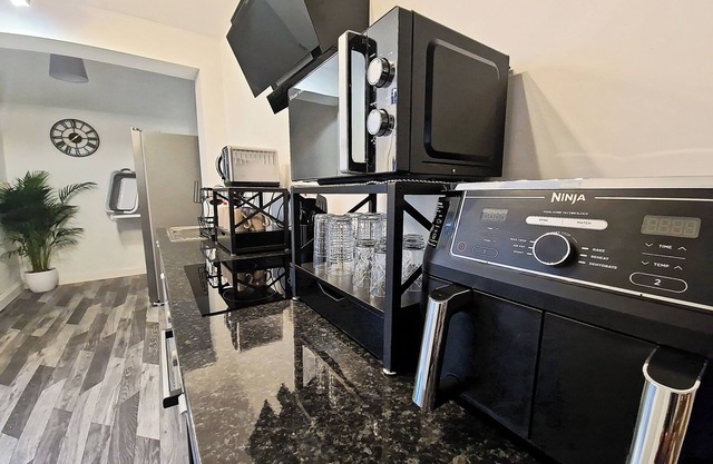Brookdale House by Cyber Living - Modern Stay!