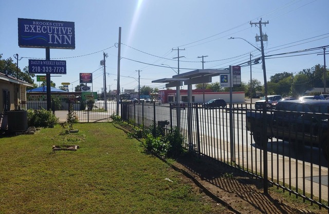 Brooks City Executive Inn