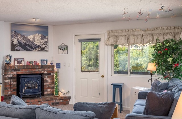 Brookside I B-306 | 2 Bed, 1 Bath