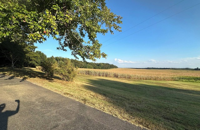 Brown’s Bar countryliving Spacious 4 bedroom 3 full bath near Blackford Oaks WMA