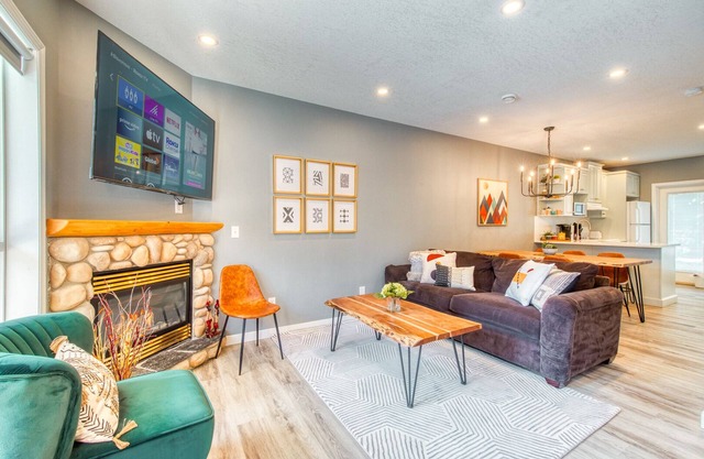 Btfl Newly Reno 2BDM 2 Bth Sleep Up to 6 Adults+Kids Townhouse W/AC in Rockies