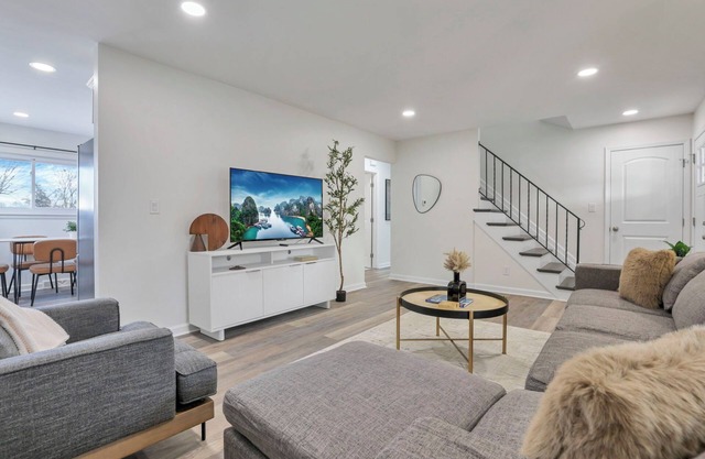 Buckey Retreat, 4-bedroom 2 story home, newly renovated, Prime Location.