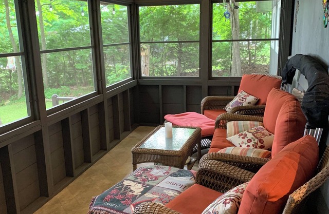 Buckhorn Lakefront Getaway, fishing, swimming, mins from town. restaurants, golf
