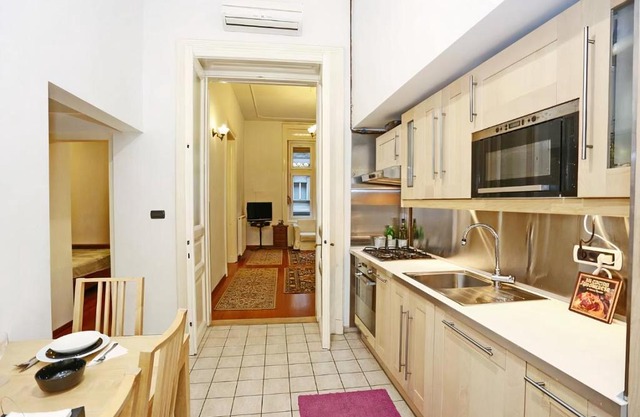 Budapest flat in oktogone for rent