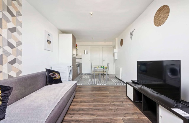 Budget apart city centre with parking