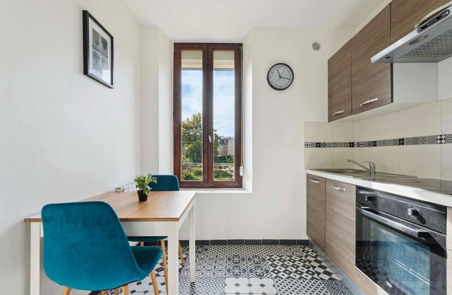 Budget apart city centre with parking