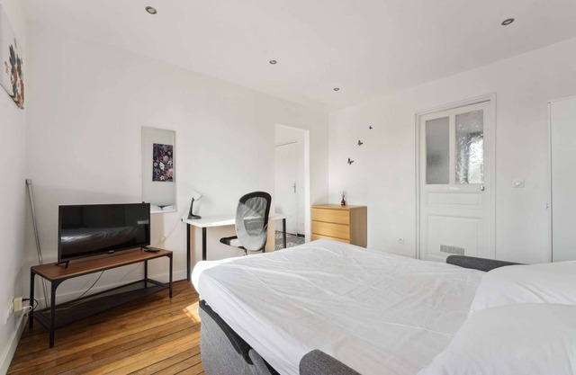 Budget apart city centre with parking