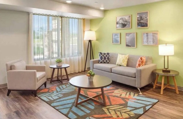 Budget-Conscious Suite Near Top Austin Spots – Full Amenities for Long Stays