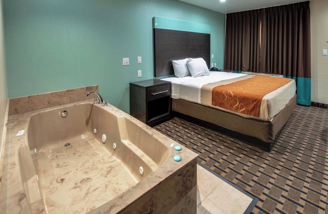 Budget-friendly Accommodation | Room w/Hot-tub and Free Breakfast