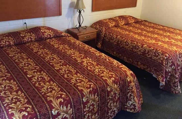 Budget-friendly Accommodation at Knights Inn Fairview! 2 Pet-friendly Units