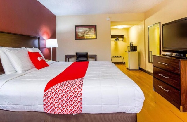 Budget-Friendly Stay in Moline! Pets Allowed, Near Rock Island Arsenal