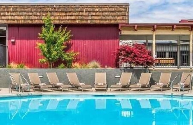 Budget-Friendly Stay in Washington! Outdoor Pool, Free Parking, Pets Allowed