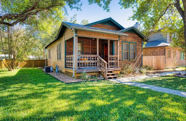 Buffalo Haus - Downtown charm 2-bedroom bungalow