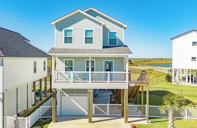 Built in 2023! Dog Friendly, Bay Views, 2 Decks - Treat Yourself!
