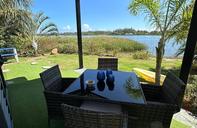 Bungalow au bord du lac