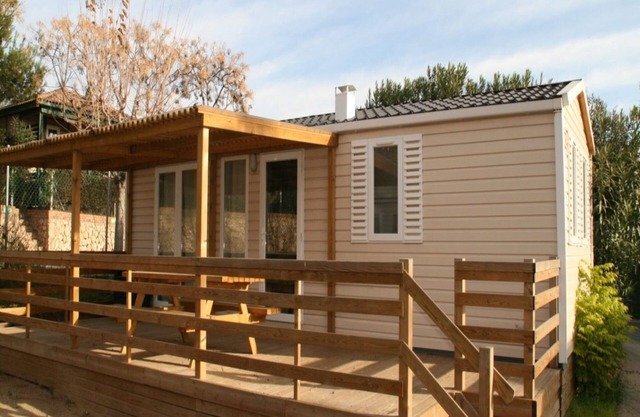 Bungalow with Terrace and Parking