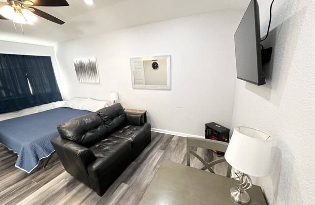 Bungalow-Fully Loaded, Lackland AFB, Sea World