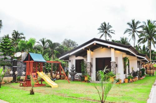 Bungalow House with Pool and Jacuzzi near Tagaytay City