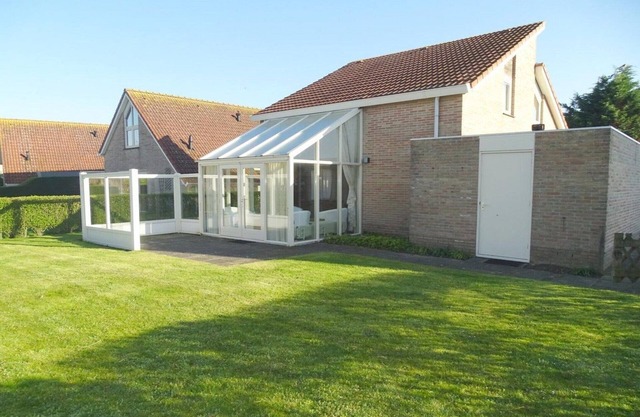 Bungalow in Breskens near Beach and Lighthouse
