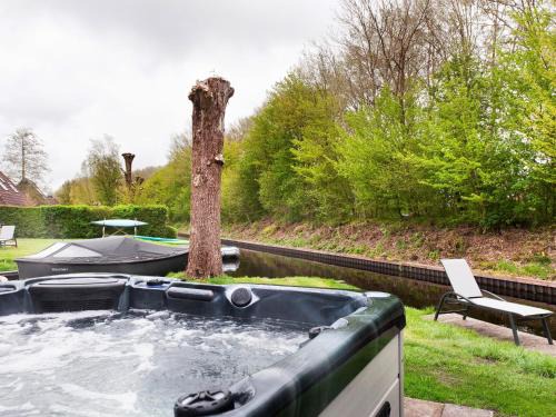 Bungalow in Friesland with Private Spa & Sloop