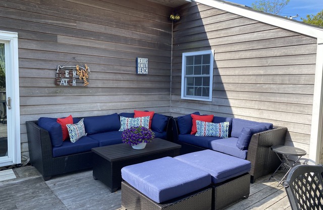Bungalow in Ocean Bay Park Fire Island- short walk to beach and restaurants!