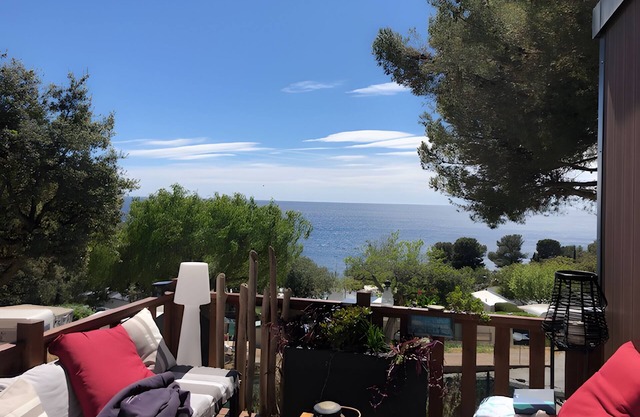 Bungalow 'Taos Vue L'ile D'Or' with Sea View, Shared Pool and Air Conditioning