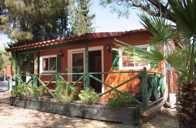 Bungalow With terrace and pool