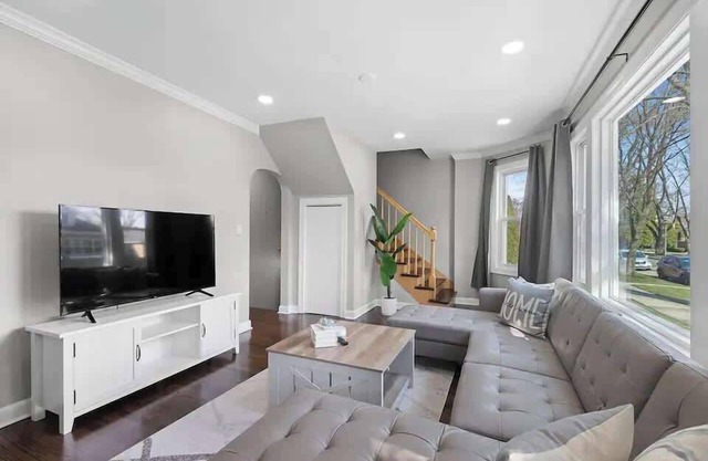 Bungalow w/Game Room | LCP Collection