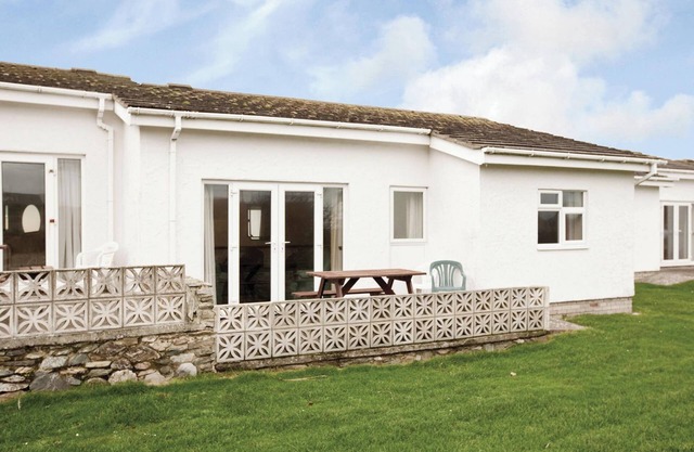 Bungalow with one double with wash basin, one double and one twin.