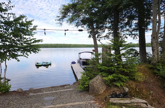 bunk house on a pristine lake 25 min from Mt katahdin awesome 4 wheeling